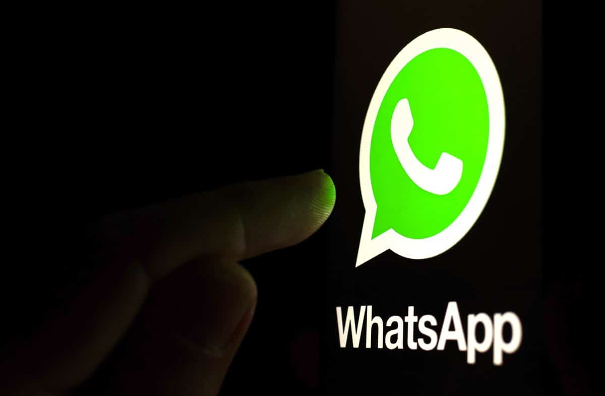 WhatsApp sous l'aile des GAFAM : implications et contexte